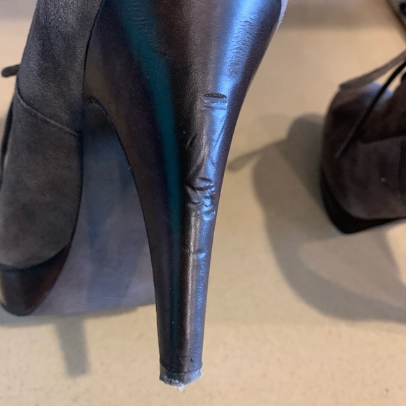 BATA Size 5 Suede Heels - Picture 6 of 6